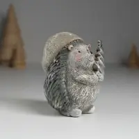 Фигурка полистоун &laquo;Ёжик с серебристой ёлочкой в длинном колпаке&raquo;, 7&times;5&times;8 см