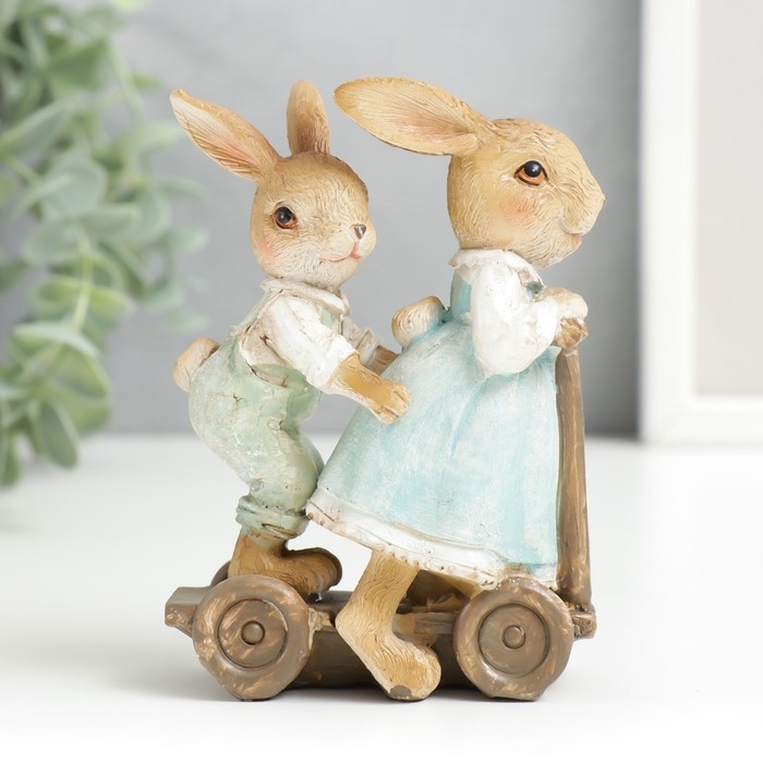 Сувенир полистоун Сувенир полистоун "Зайчики на самокате" 11,5х4х8,5 см