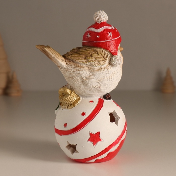 Сувенир полистоун свет Сувенир полистоун свет "Птичка в шапке с помпонами на ёлочном шарике" 7,5х9,5х15 см