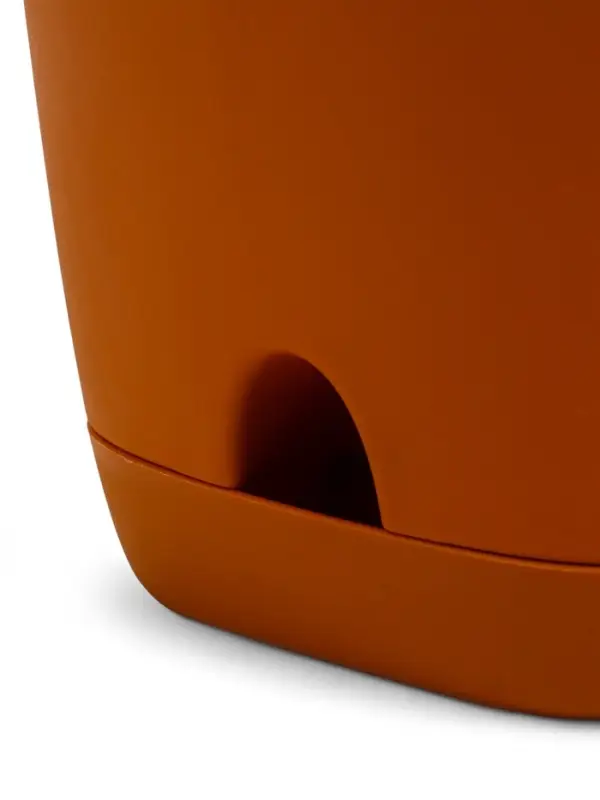 Кашпо с прикорневым поливом 2 л D-14,5см, H-15см карамель Кашпо с прикорневым поливом 2 л D-14,5см, H-15см карамель "Гранд"