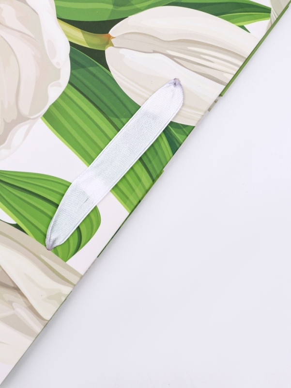 Пакет подарочный вертикальный «Белый вайб»,   ML 23 × 27 × 11.5 см