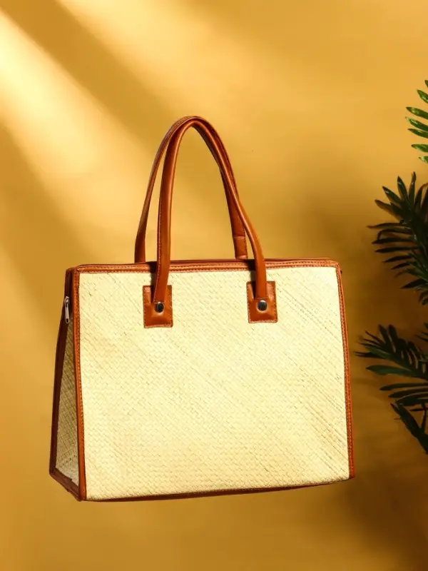 Сумка плетёная на молнии из пандана 41х16х50 см, бежево-коричневый Сумка плетёная на молнии из пандана 41х16х50 см, бежево-коричневый