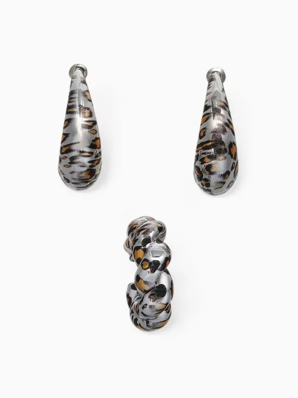 Серьги и каффы QF &laquo;Леопард&raquo;, набор, жгутик, цвет серебро