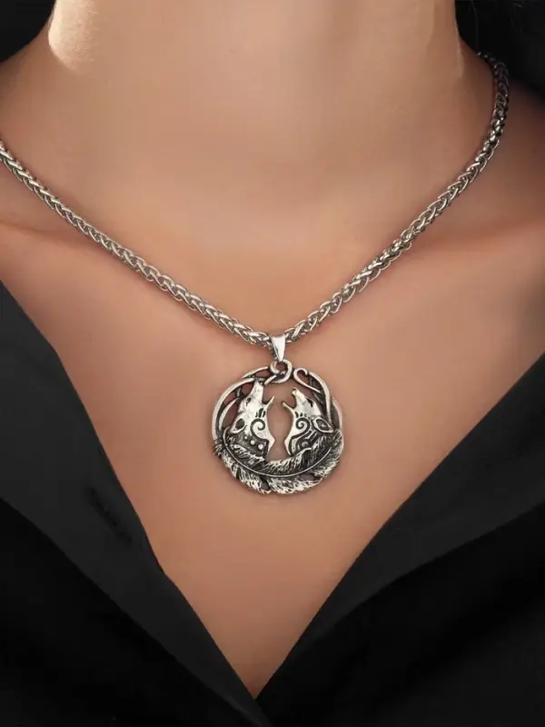 Кулон-оберег &laquo;Волки&raquo;, воют на луну, цвет чернёное серебро, 59 см