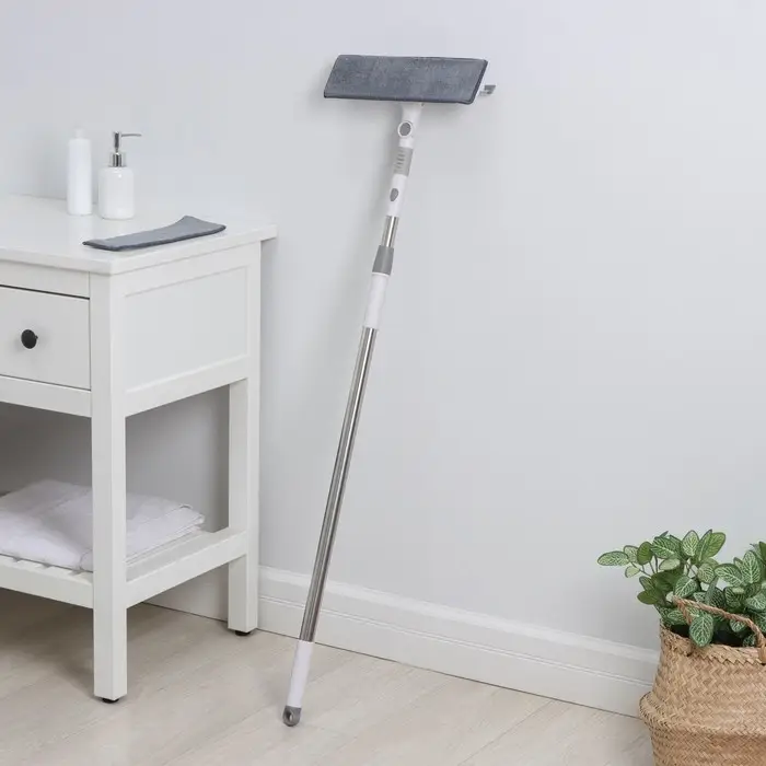 Окномойка с насадкой из микрофибры, фиксатор, стальная телескопическая ручка, 28,5×8,5×85(135) см Окномойка с насадкой из микрофибры, фиксатор, стальная телескопическая ручка, 28,5×8,5×85(135) см