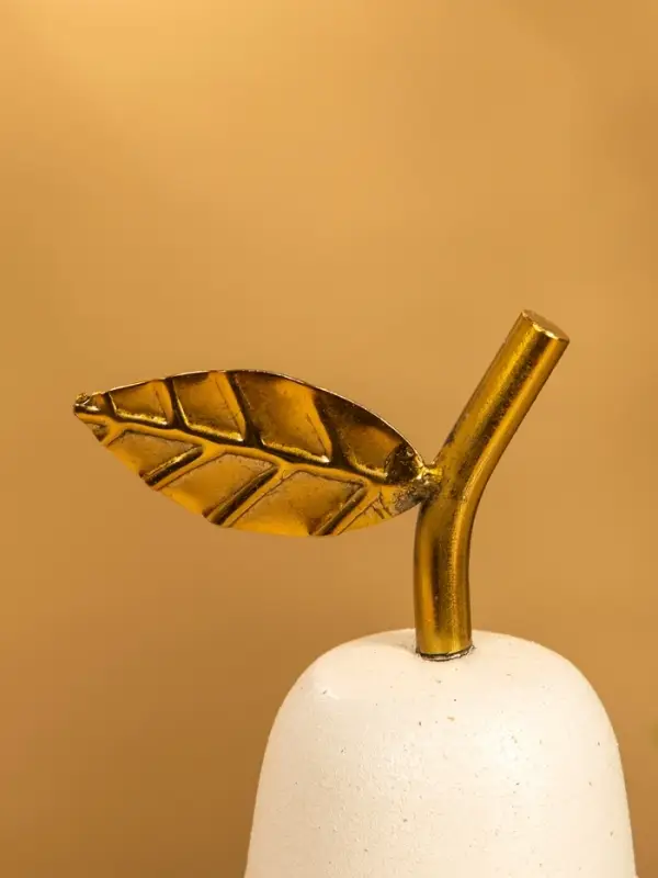 Сувенир Сувенир "Груша с золотым листом" 10х10х21 см, цв. матовый белый