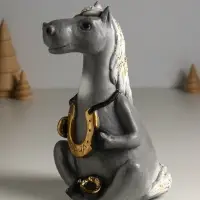 Копилка "Лошадь с подковой" 15х15х25 см, серый Копилка "Лошадь с подковой" 15х15х25 см, серый