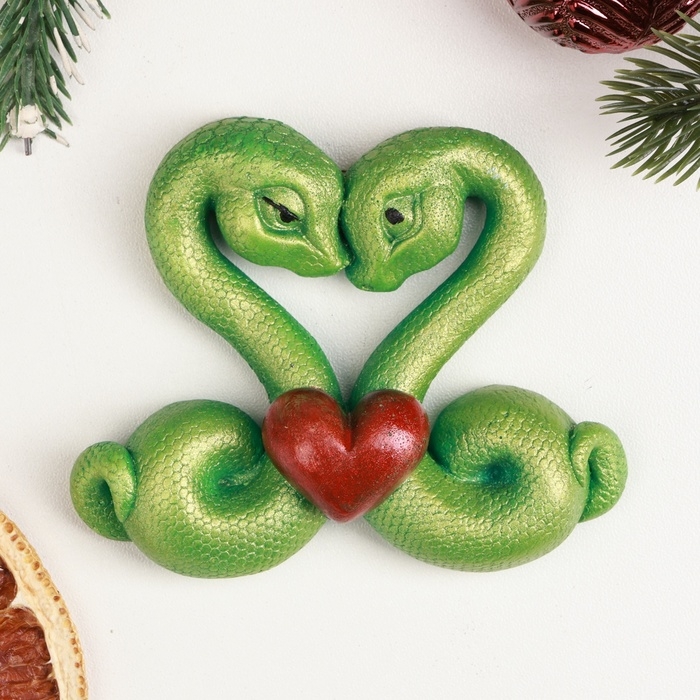 Фигура с подвесом Фигура с подвесом "Пара змей" светло-зеленая, 9,5 х 8 х 2,5 см