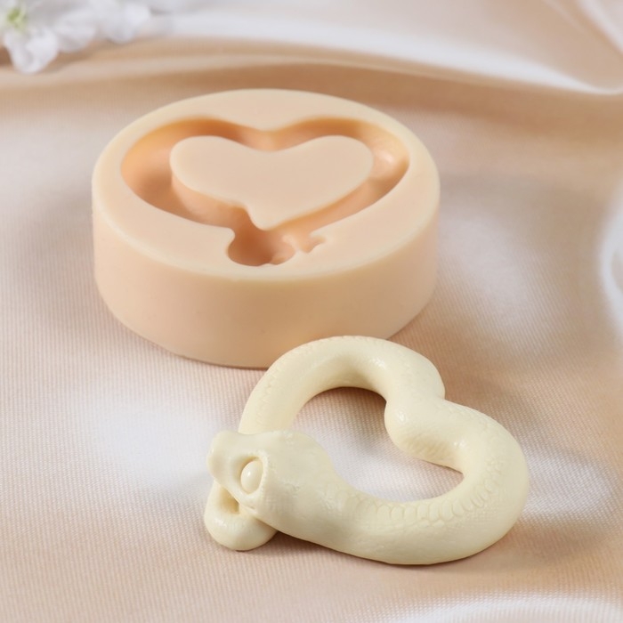 Молд силиконовый Молд силиконовый "Змея сердце" 2,5х8х8 см