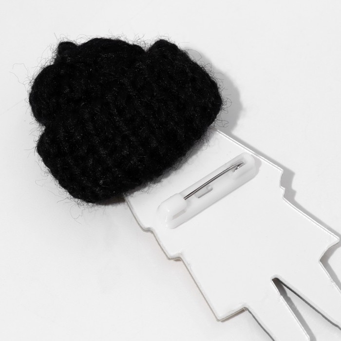 Брошь «Девочка» в тренче, цветная в серебре Брошь «Девочка» в тренче, цветная в серебре