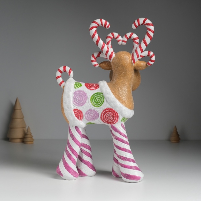 Сувенир полистоун Сувенир полистоун "Олень из сладостей с рогами-леденцами" 18х9,5х29,5 см