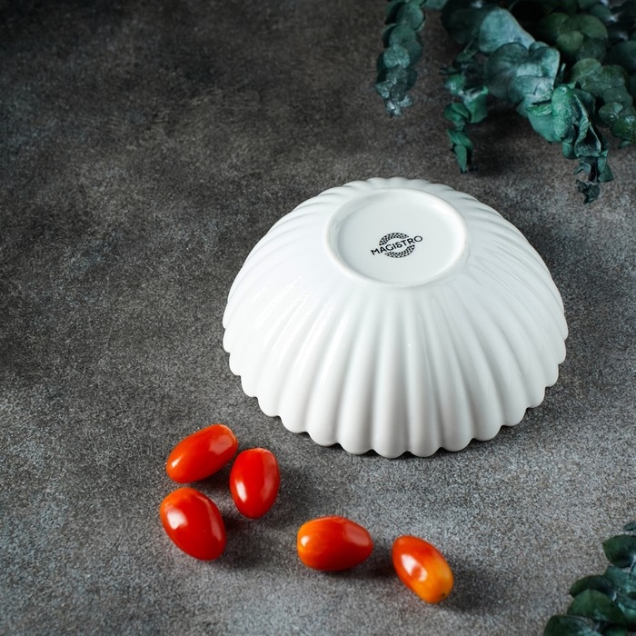 Салатник фарфоровый Magistro «Цветок», 0,45 л, d=16 см, цвет белый Салатник фарфоровый Magistro «Цветок», 0,45 л, d=16 см, цвет белый