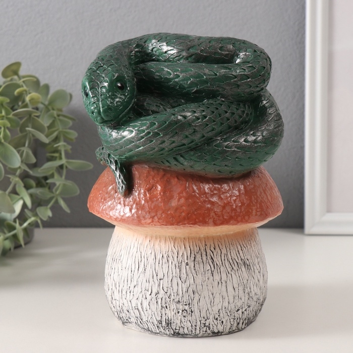 Новогодняя фигурка Новогодняя фигурка "Змейка на грибе" 11 х11 х 18 см, темно-зеленый