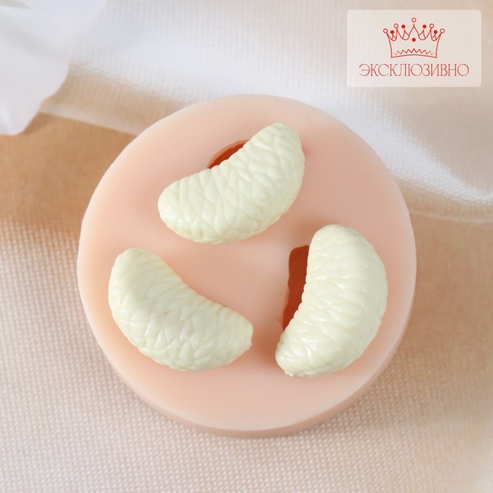 Новогодний молд силикон Новогодний молд силикон "Долька мандаринки" 2,9х1,6х1,2 см