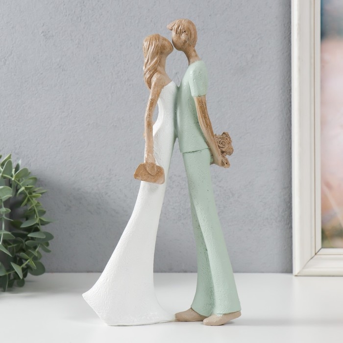 Сувенир полистоун  Сувенир полистоун "Влюблённые. Поцелуй" бело-зелёный 15,5х6х29,5 см