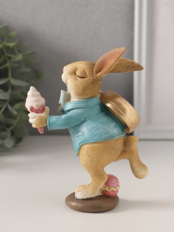 Сувенир полистоун Сувенир полистоун "Заяц с карманными часами и мороженым" голубой 10х6х13,5 см
