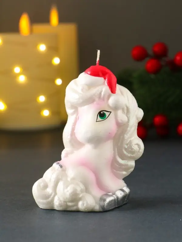 Свеча новогодняя "Кудрявая пони" серебро 7х3,5х8,5 см