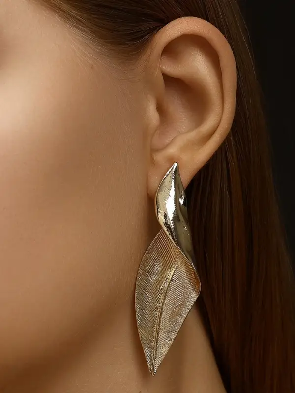 Серьги металл &laquo;Богема&raquo;, скрученный листок, цвет золото