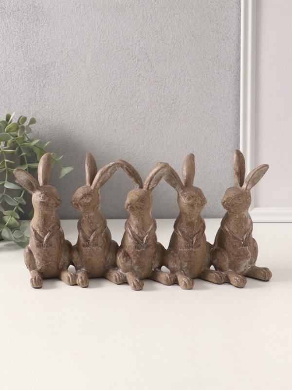 Сувенир полистоун Сувенир полистоун "Пять зайцев" тёмное серебро 29,8х8,5х15,3 см