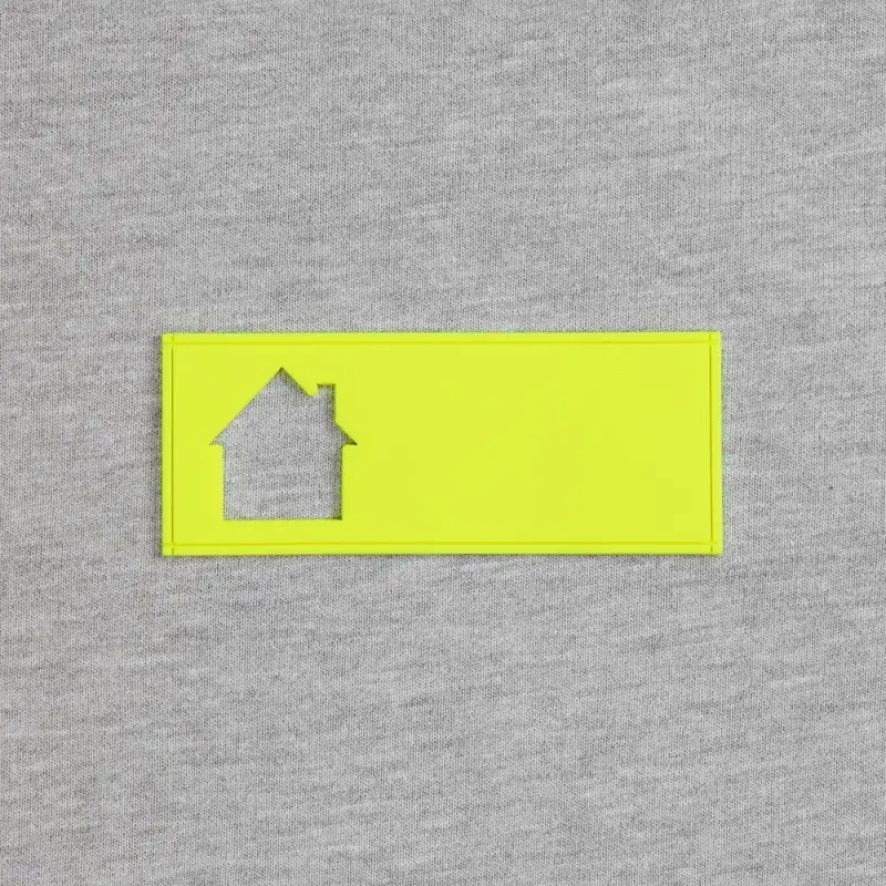Лейбл из ПВХ с вырубкой «Дом», желтый неон Лейбл из ПВХ с вырубкой «Дом», желтый неон