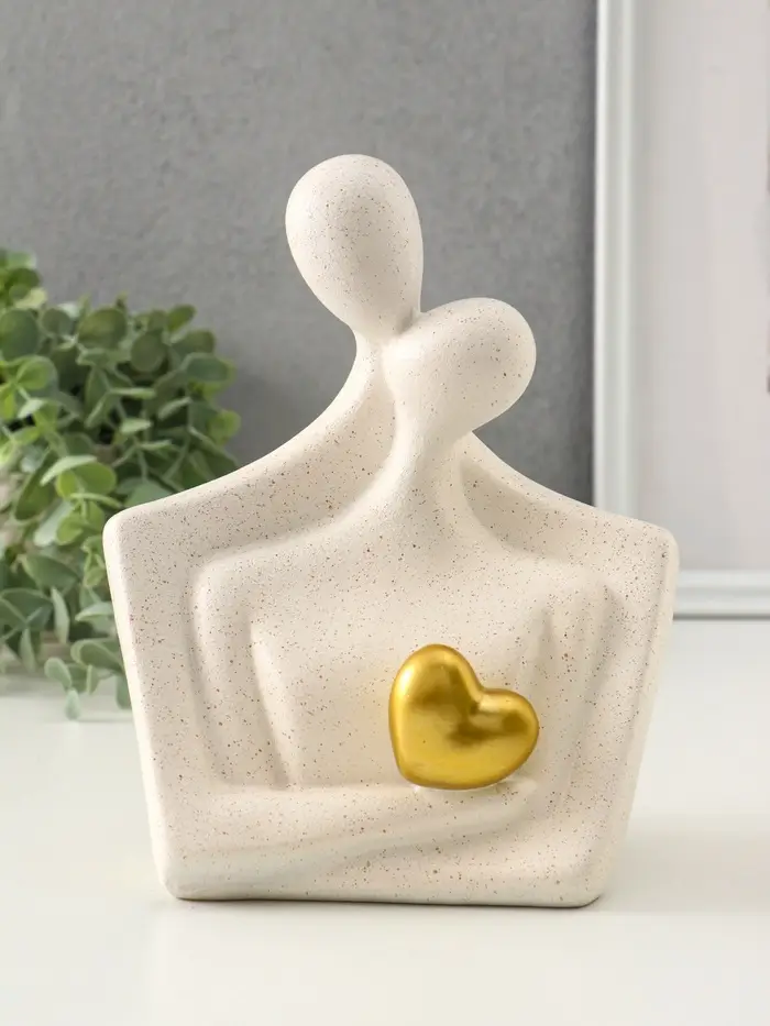 Бюст полистоун "Влюблённые - поцелуй, с золотым сердцем" песочный 15х9х18,5 см Бюст полистоун "Влюблённые - поцелуй, с золотым сердцем" песочный 15х9х18,5 см