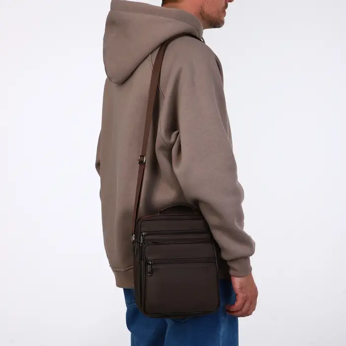 Сумка кросс-боди мужская на молнии, с ручкой, 3 наружных кармана, 18&times;8.5&times;22 см, коричневая