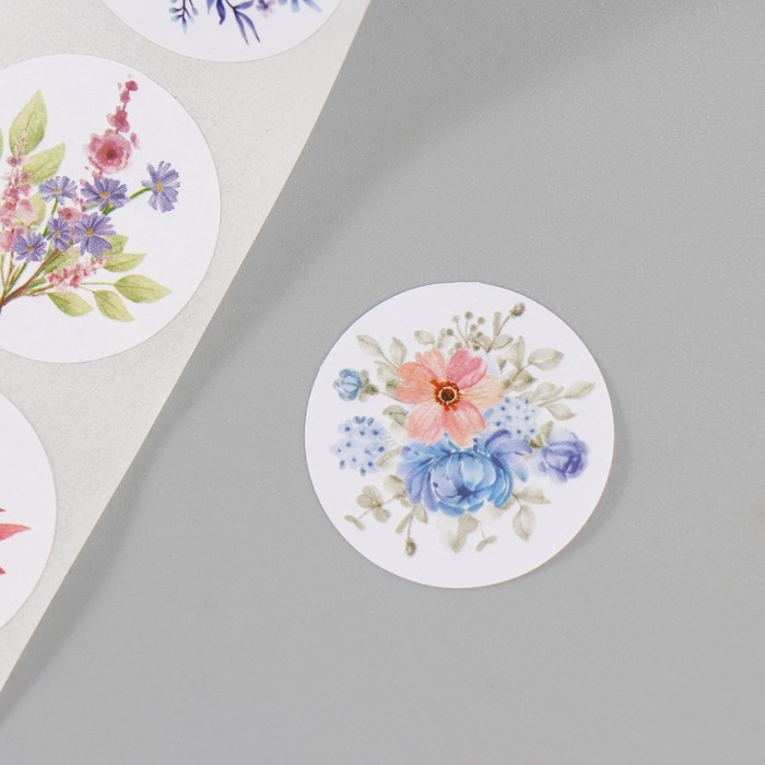 Наклейка бумага Наклейка бумага "Цветочные букеты" d=2,5 см 252 шт в рулоне