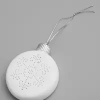 Ёлочный шар &laquo;Снежинка&raquo;, 8.7&times;3.1&times;9.8 см, 1 LED, керамика, от батареек LR44&times;3, свечение тёплое белое