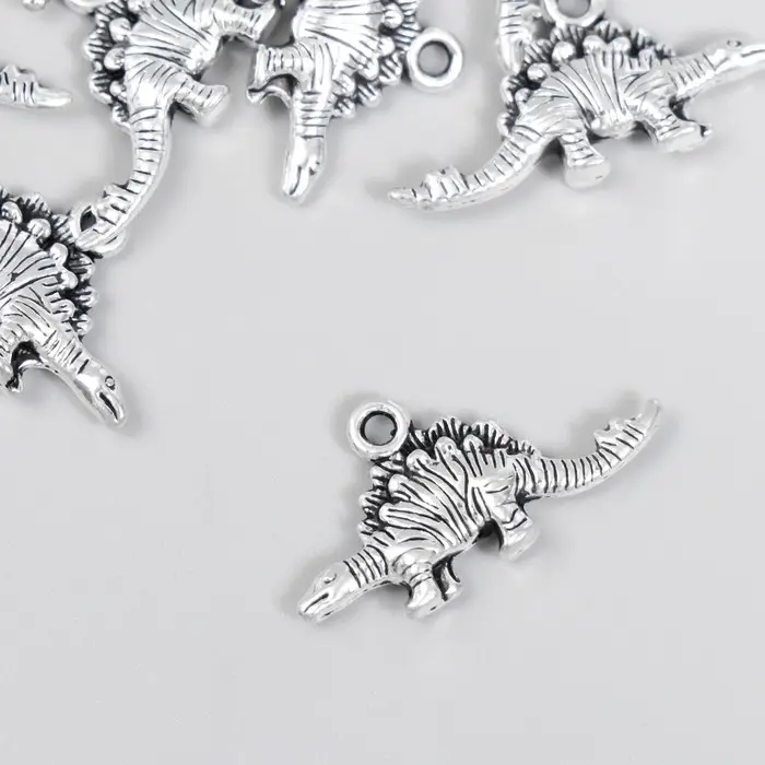 Металлический элемент, декоративная подвеска &laquo;Арт Узор. Стегозавр&raquo;, серебро, 2.6&times;1.2 см