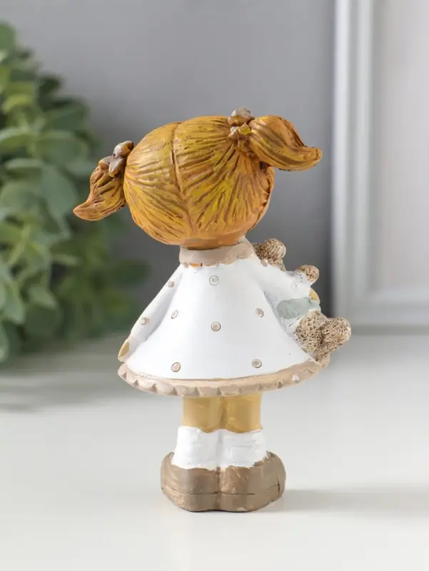Сувенир полистоун "Девочка с хвостиками в белом платье в горох, с барашком" 6,5х5х10 см