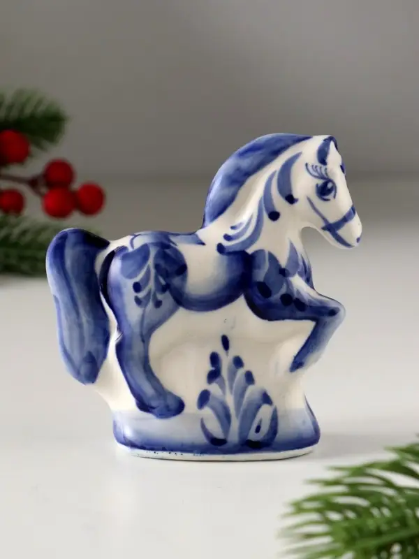 Сувенир Лошадь в траве средняя, 9,5х8,5 см, гжель Сувенир Лошадь в траве средняя, 9,5х8,5 см, гжель
