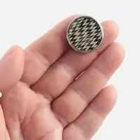 Пуговица металлическая на ножке &laquo;Орнамент&raquo;, декоративная, d=25 мм, цвет белый, серебряный