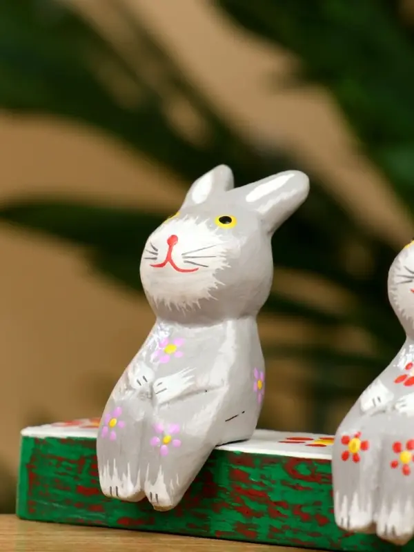 Сувенир «Зайки на скамейке», 18×4×6 см, дерево