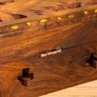 Шкатулка резная "Хранитель" 18х13х6 см, дерево шишам