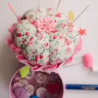 Игольница со шкатулкой для хранения мелочей, 8&times;7.8&times;7.8 см, цвет розовый