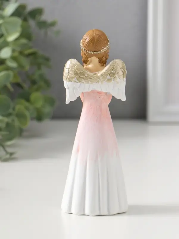 Сувенир полистоун "Девушка-ангел в светло-розовом платье с золотым сердцем" 14,5 см