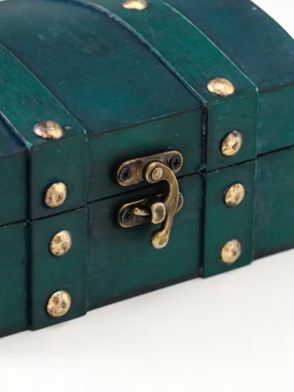 Шкатулка для украшений &laquo;Сундучок. Алиенора&raquo;, дерево, с заклёпками, выпуклая, зелёный, 15&times;11.5&times;7.5 см