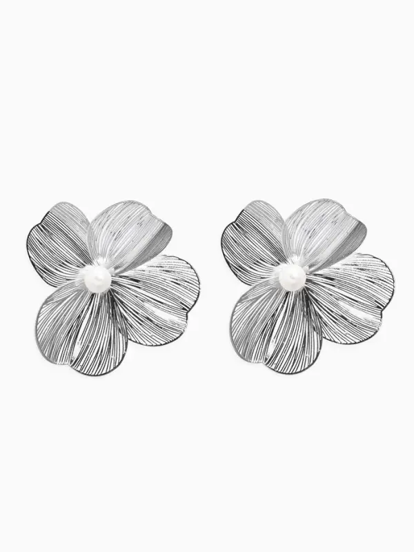 Серьги с жемчугом &laquo;Цветы&raquo;, лёгкие, белые в серебре
