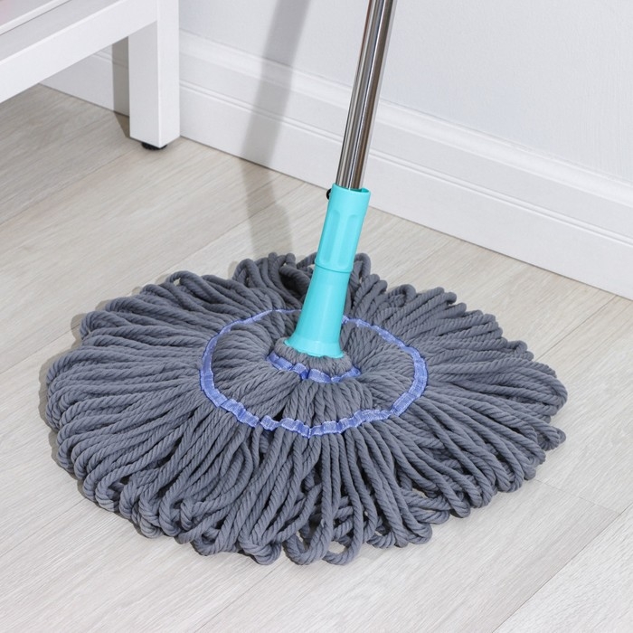 Швабра с отжимом Доляна, насадка из микрофибры «Чёрная», телескопическая окрашенная ручка 120 см, цвет МИКС Швабра с отжимом Доляна, насадка из микрофибры «Чёрная», телескопическая окрашенная ручка 120 см, цвет МИКС