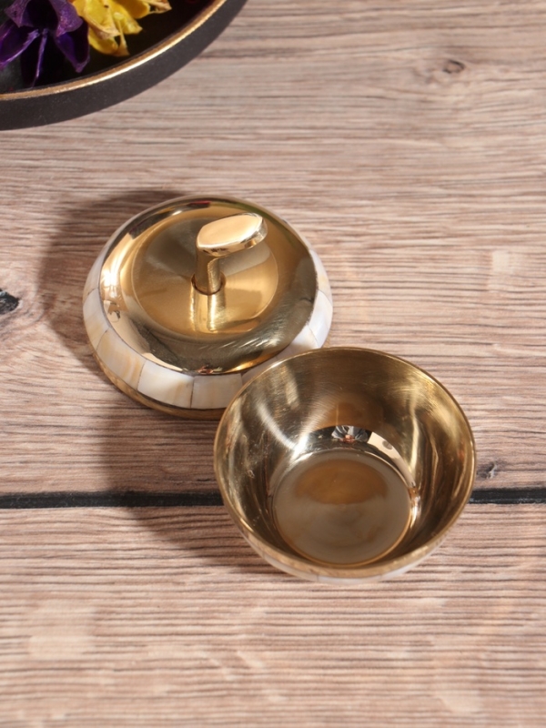 Шкатулка Шкатулка "Яблоко золотое" латунь с перламутром 6х6х6,5 см