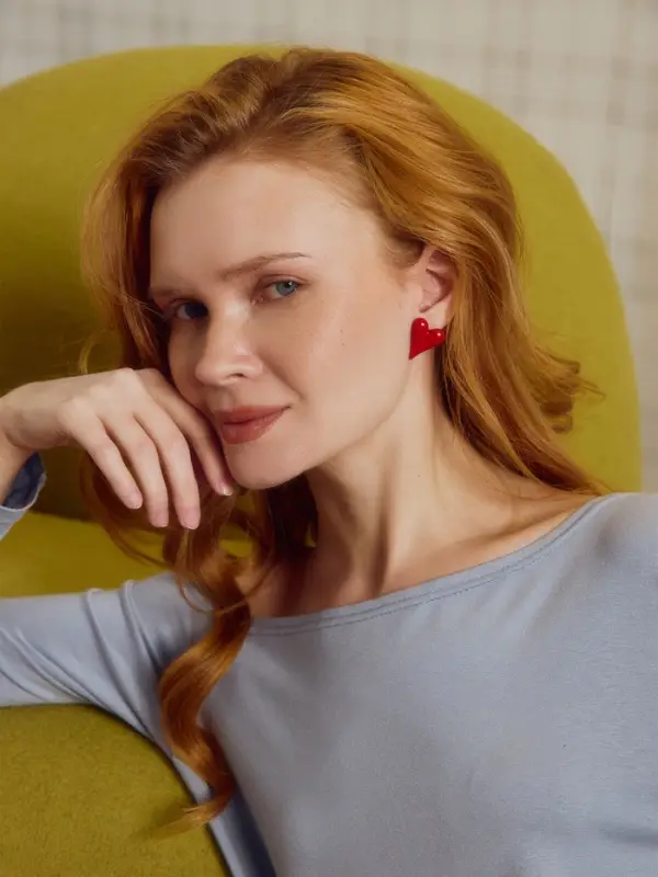 Серьги &laquo;Вытянутые сердечки&raquo;, красные в золоте