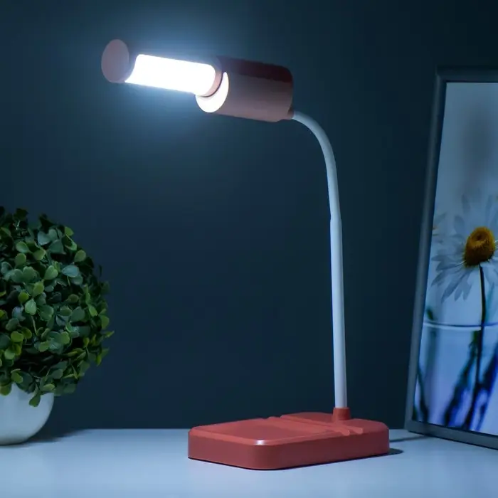 Лампа настольная RISALUX &laquo;Лансер&raquo;, светодиодная, 3.5 Вт, USB, АКБ, красно-розовая, 11&times;15&times;45 см