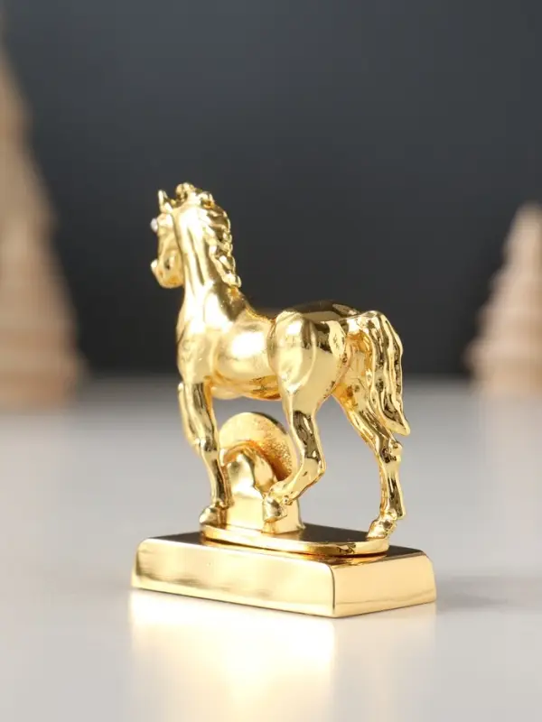 Сувенир Лошадь с монеткой и пожеланием  Сувенир Лошадь с монеткой и пожеланием "Богатства", 5,5х2,5х6 см.