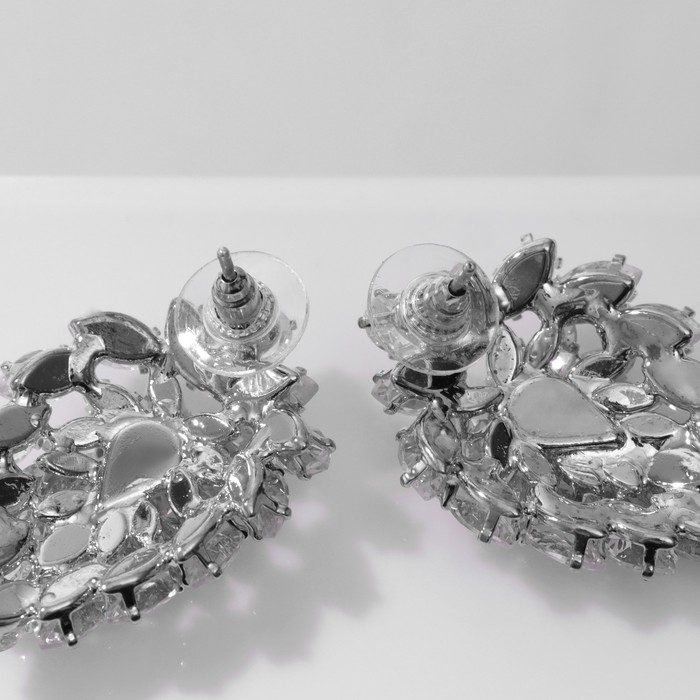 Серьги со стразами «Вспышка» каплей, цвет белый в серебре Серьги со стразами «Вспышка» каплей, цвет белый в серебре