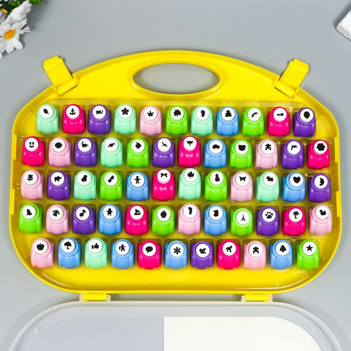 Набор фигурных дыроколов в сундуке d=1 см, 58 шт МИКС Набор фигурных дыроколов в сундуке d=1 см, 58 шт МИКС