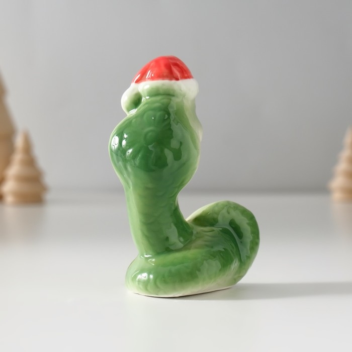 Сувенир керамика Сувенир керамика "Зелёная кобра в новогоднем колпаке" 4х6х8 см