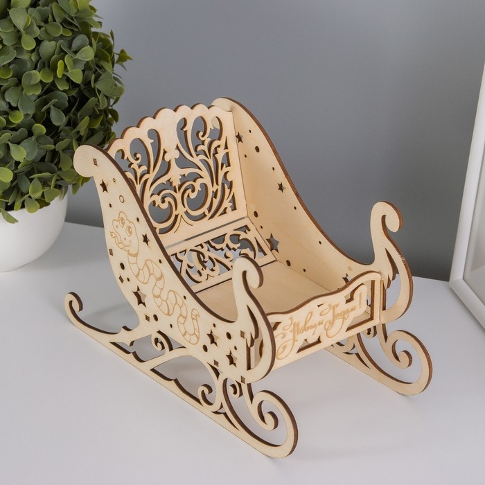 Шкатулка-сани  Шкатулка-сани "Змея. Узор" 21х14х10 см