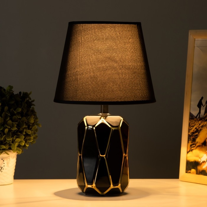 Настольная лампа Настольная лампа "Рико" Е14 40Вт черно-золотистый 20х20х33 см RISALUX