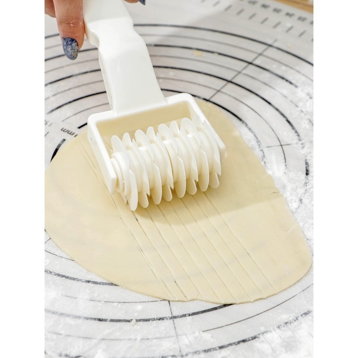 Валик для нарезки теста Доляна «Сетка», 20×7×4,5 см, цвет белый Валик для нарезки теста Доляна «Сетка», 20×7×4,5 см, цвет белый