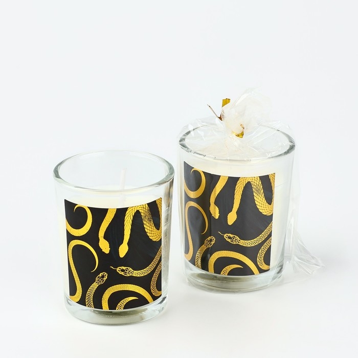 Новогодняя свеча с наклейкой «Новый год: Змейки», аромат мандарин,5х6х5 см Новогодняя свеча с наклейкой «Новый год: Змейки», аромат мандарин,5х6х5 см